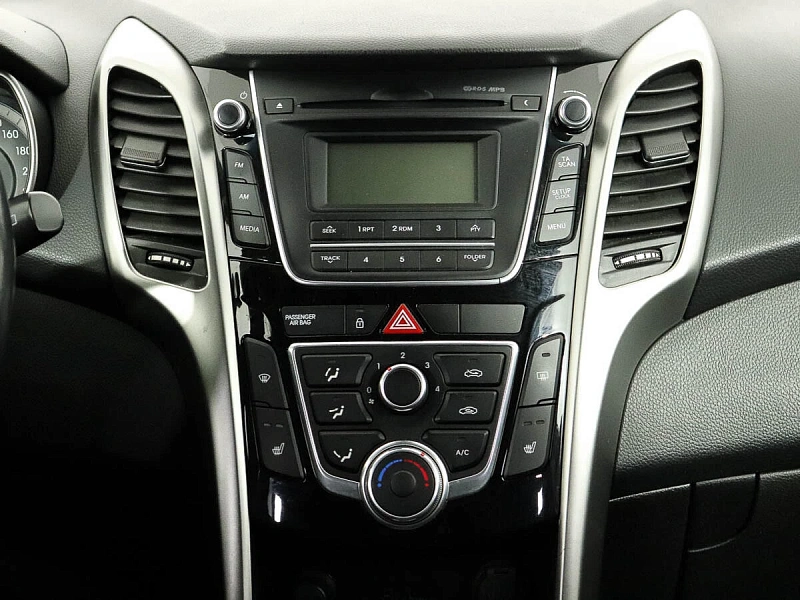 i30
