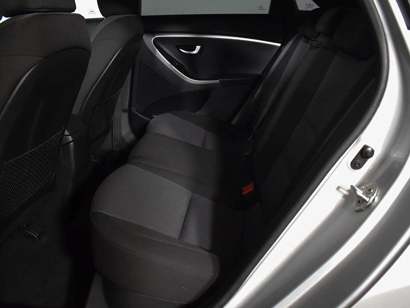 i30