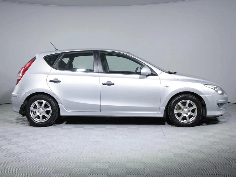 i30